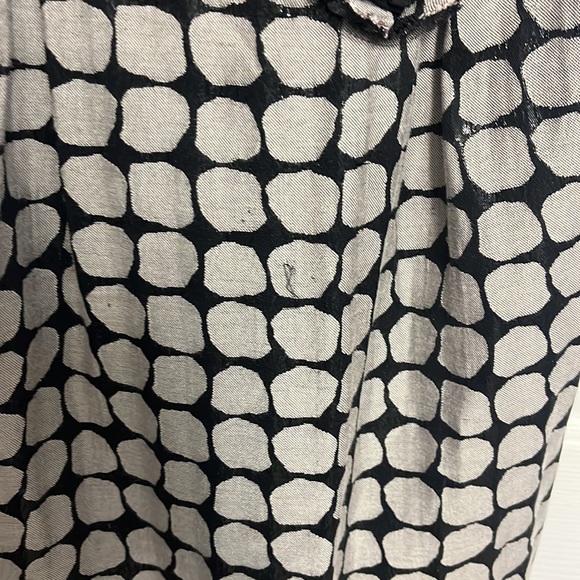 Vintage BCBG shift dress with rosette embellishment 6 - Picture 4 of 5